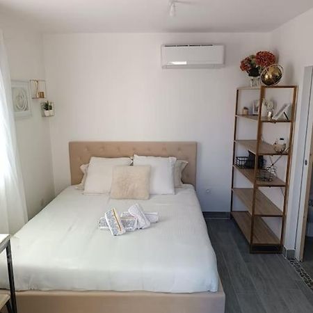 Villemoustaussou Charmant Studio Avec Piscine מראה חיצוני תמונה
